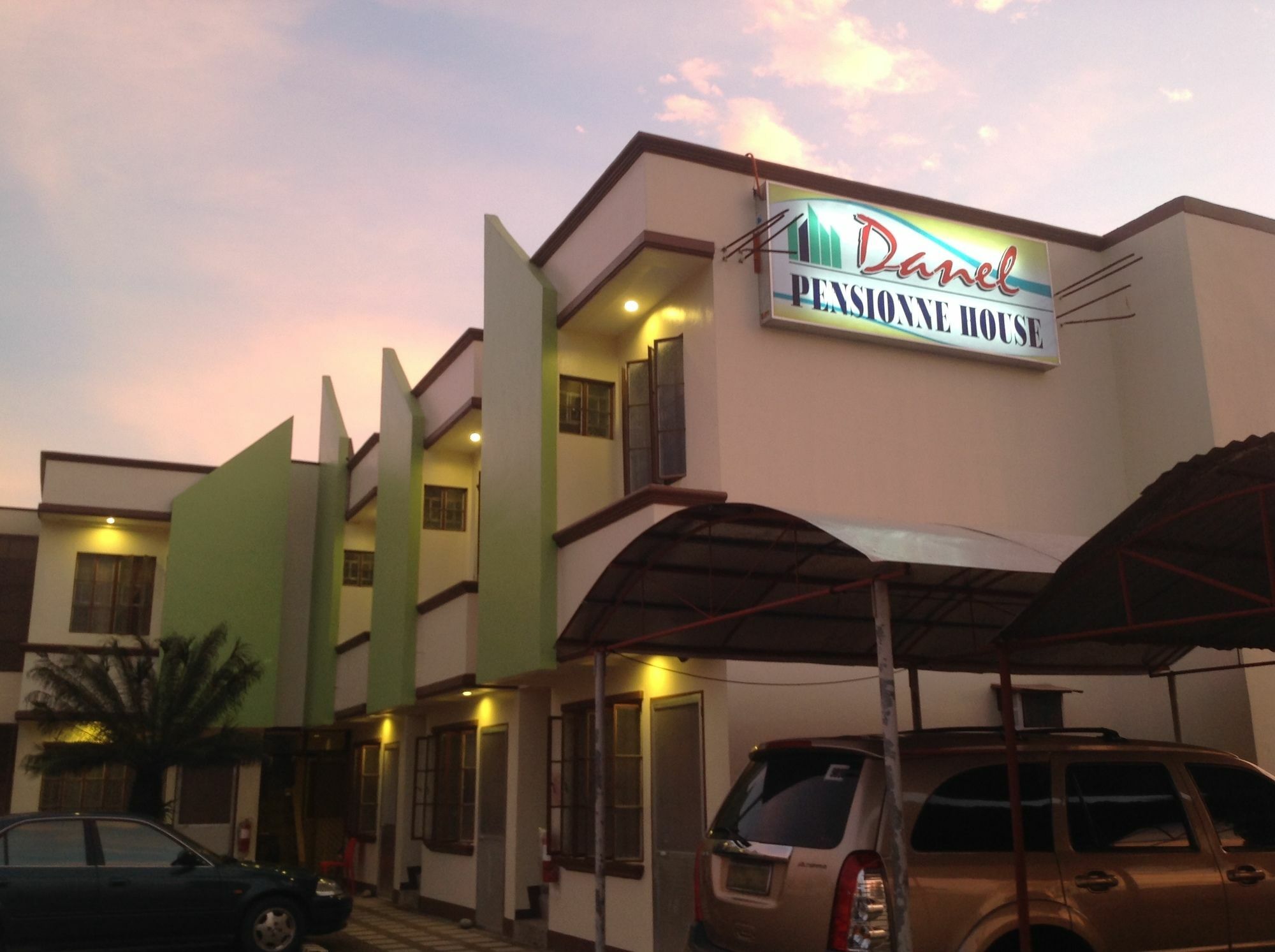 Danel Pensionne House ตาโคลบัน ภายนอก รูปภาพ